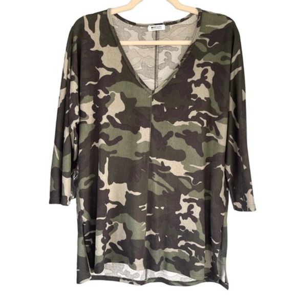 LAmade Camo Print V-Neck Top Casual Everyday Relaxed Fit Green Size M - Picture 6 of 6